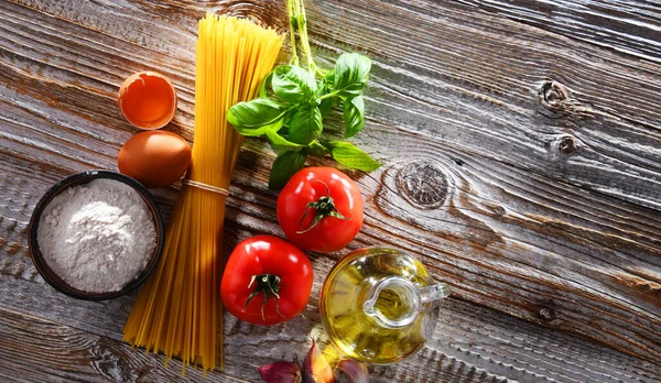 Composição Com Espaguete Seco Ingredientes Para Massas — Fotografia de Stock