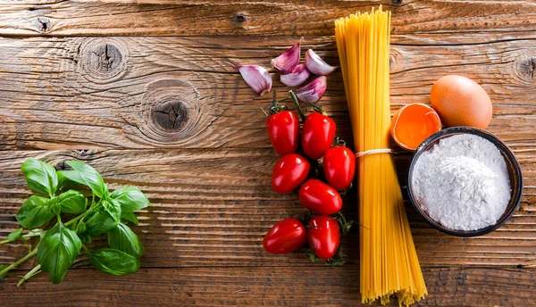 Composição Com Espaguete Seco Ingredientes Para Massas — Fotografia de Stock
