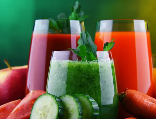 Vasos Con Zumos Frutas Vegetales Orgánicos Frescos Dieta Desintoxicación —  Fotos de Stock