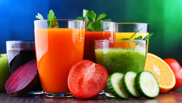 Vasos Con Zumos Frutas Vegetales Orgánicos Frescos Dieta Desintoxicación — Foto de Stock