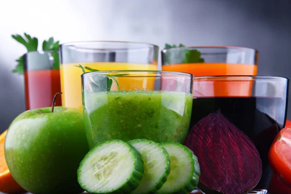 Vasos Con Zumos Frutas Vegetales Orgánicos Frescos Dieta Desintoxicación — Foto de Stock