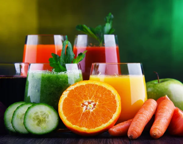 Gläser Mit Frischem Bio Gemüse Und Fruchtsäften Detox Diät — Stockfoto