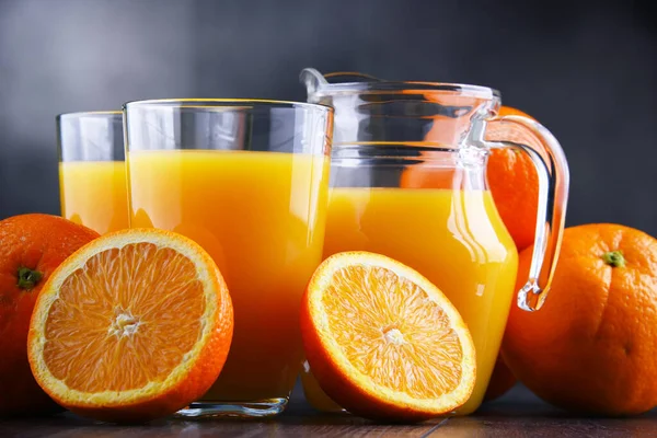 Bicchieri Con Succo Arancia Appena Spremuto Frutta — Foto Stock