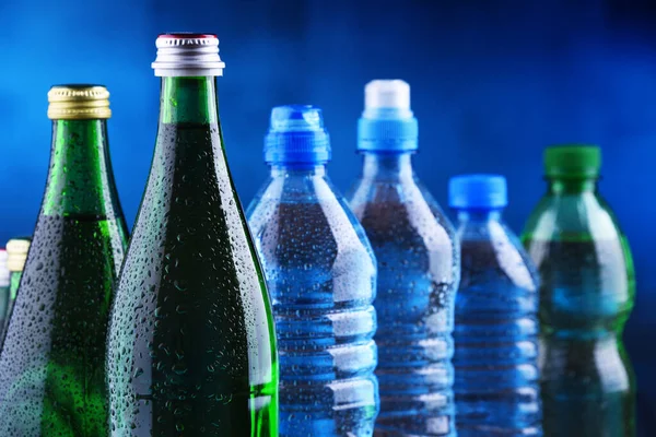 Composición Con Diferentes Tipos Botellas Que Contienen Agua Mineral —  Fotos de Stock