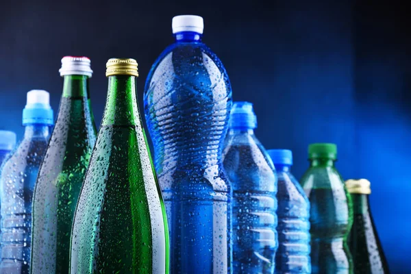 Composición Con Diferentes Tipos Botellas Que Contienen Agua Mineral — Foto de Stock