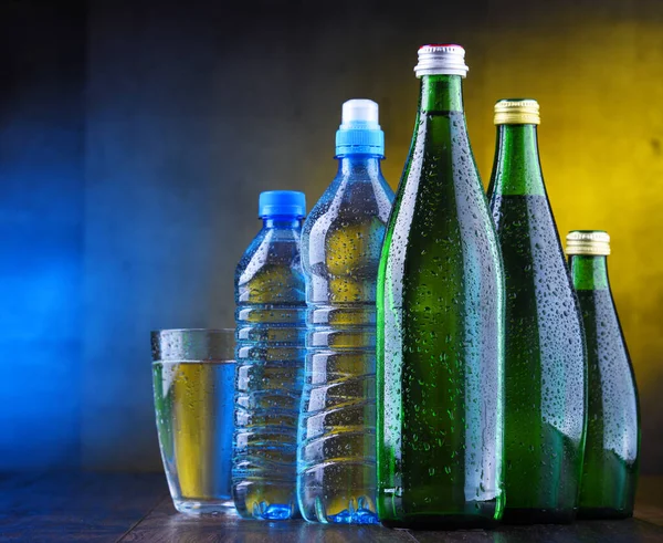 Composición Con Diferentes Tipos Botellas Que Contienen Agua Mineral — Foto de Stock