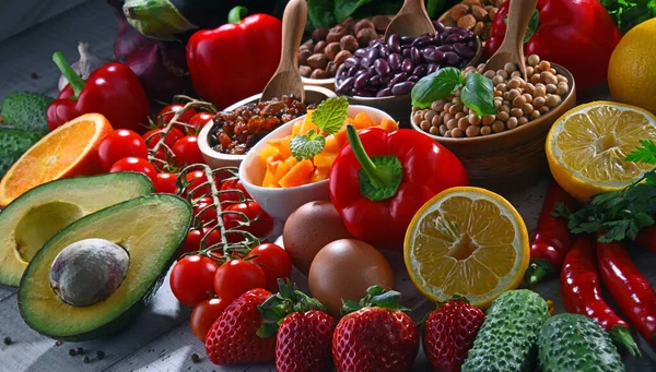 Composición Con Una Variedad Productos Alimenticios Orgánicos Mesa Cocina Madera —  Fotos de Stock