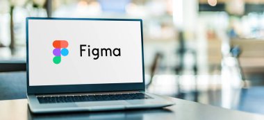 POZNAN, POL - SEP 23, 2020: Vektör grafik düzenleyici ve prototip aracı Figma 'nın logosunu gösteren dizüstü bilgisayar