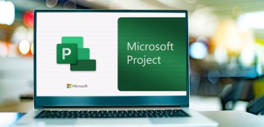 POZNAN, POL - 12 DEC 2021: Microsoft tarafından geliştirilen ve satılan bir proje yönetimi yazılım ürünü olan Microsoft Project 'in logosu