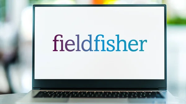 Poznan Pol Nov 2021 Laptop Computer Wyświetlający Logo Fieldfisher Międzynarodowej — Zdjęcie stockowe