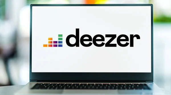 Познан Пол Июня 2021 Ноутбук Компьютер Логотипом Deezer Французский Онлайн — стоковое фото
