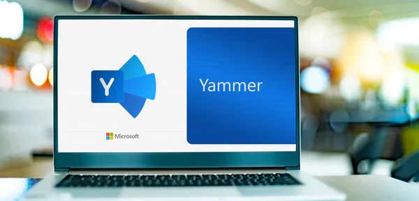 Poznan Pol Dec 2021 Computador Portátil Que Exibe Logotipo Yammer — Fotografia de Stock