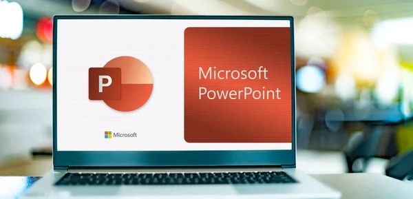 Poznan Pol Dec 2021 Laptop Komputer Wyświetlający Logo Microsoft Powerpoint — Zdjęcie stockowe