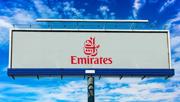 Poznan Pol May 2022 Advertisement Billboard Displaying Logo Emirates State — Stockfoto
