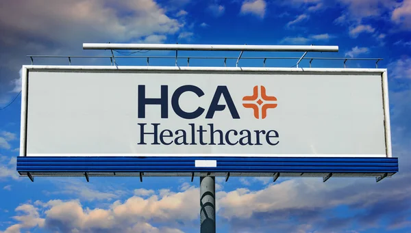 Poznan Pol May 2022 Advertisement Billboard Displaying Logo Hca Healthcare — 图库照片