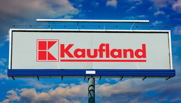 Poznan Pol May 2022 Advertisement Billboard Displaying Logo Kaufland German —  Fotos de Stock