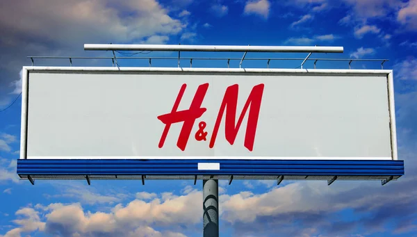 Poznan Pol May 2022 Advertisement Billboard Displaying Logo Hennes Mauritz — Stock Photo, Image