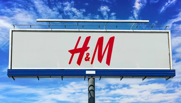 Poznan Pol May 2022 Advertisement Billboard Displaying Logo Hennes Mauritz — Stock Photo, Image