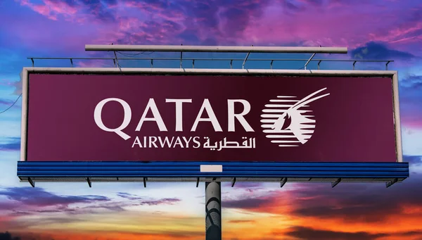 Poznan Pol Května 2022 Reklamní Billboard Logem Katar Airways Státní — Stock fotografie