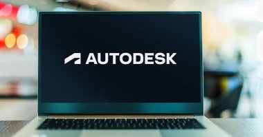 POZNAN, POL - APR 7, 2022: Autodesk 'in logosunu gösteren dizüstü bilgisayar, mimarlık, mühendislik, inşaat, imalat, medya ve eğitim için bir yazılım üreticisi