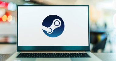 POZNAN, POL - APR 7, 2022: Buhar 'ın logosunu gösteren dizüstü bilgisayar, Valf tarafından bir video oyunu dijital dağıtım hizmeti