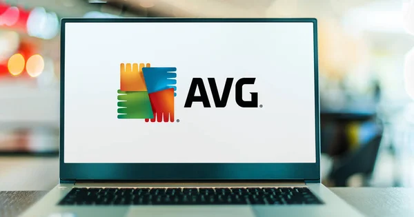 Poznan Pol Apr 2022 Laptop Computer Displaying Logo Avg Antivirus — 스톡 사진