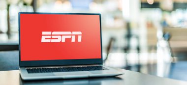 POZNAN, POL - 6 Ocak 2021: The Walt Disney Company ve Hearst Communications 'ın ortaklaşa sahibi olduğu ESPN' in kablo spor kanalı ESPN 'in logosu dizüstü bilgisayarda sergileniyor