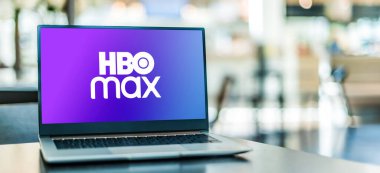 POZNAN, POL - 6 Ocak 2021: HBO Max 'in amblemini gösteren dizüstü bilgisayar AT & T' nin sahip olduğu talep yayın hizmeti üzerine bir Amerikan abonelik videosu