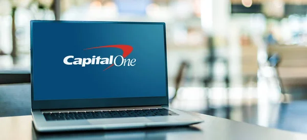 Poznan Pol Jan 2021 Laptopcomputer Met Logo Van Capital One — Stockfoto