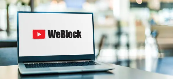 Laptop Computer Displaying Block Sign — Stock Photo, Image