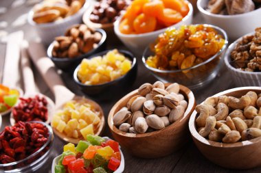 Kurutulmuş meyve ve fındıklı kompozisyon. Lezzetler.