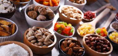 Kurutulmuş meyve ve fındıklı kompozisyon. Lezzetler.