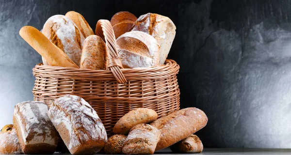 Wicker Basket Assorted Bakery Products Including Loafs Bread Rolls — Fotografia de Stock
