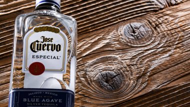 POZNAN, POL - 13 APR 2022: Dünyadaki en çok satan tekila markası olan Jose Cuervo 'nun dünya çapında% 35.1' lik pazar payı