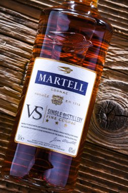 POZNAN, POL - 13 APR 2022: Martell Cognac, 1715 yılında Fransız şarap ve alkol konsolosu Pernod-Ricard 'ın sahibi olduğu bir marka..