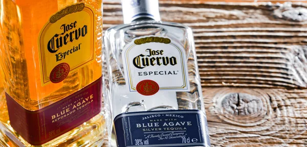 Poznan Pol Abr 2022 Botellas Jose Cuervo Marca Del Tequila —  Fotos de Stock