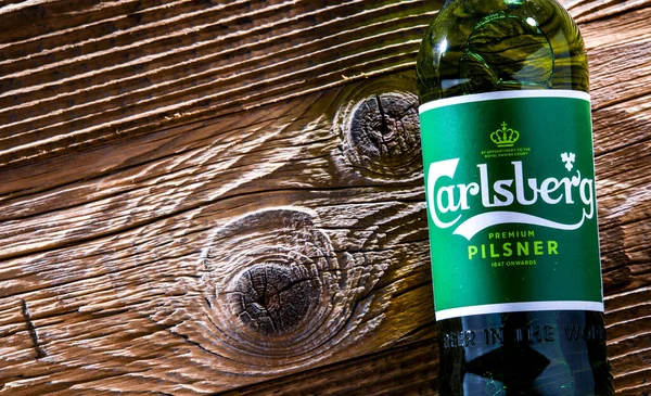 Poznan Pol Apr 2022 Garrafa Cerveja Carlsberg Pale Lager Produzida — Fotografia de Stock