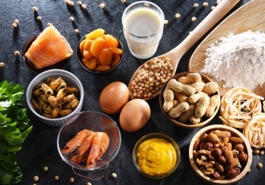 Yumurta, süt, soya, fındık, balık, deniz ürünleri, buğday unu, hardal, kurutulmuş kayısı ve kereviz de dahil olmak üzere genel gıda alerjisi olan bileşim.