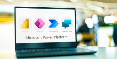 POZNAN, POL - 24 Mayıs 2022: Microsoft Power Platform aile ürünlerinin simgelerini gösteren dizüstü bilgisayar