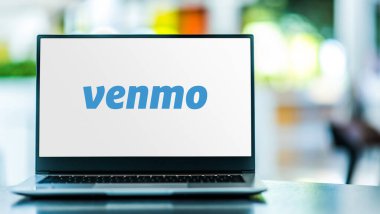 POZNAN, POL - 15 MAR 2021: PayPal 'a ait mobil ödeme servisi olan Venmo' nun logosunu gösteren dizüstü bilgisayar