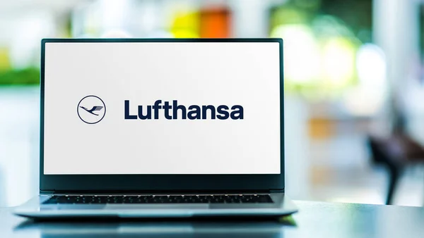 Poznan Pol Mar 2021 Laptopcomputer Met Logo Van Lufthansa Nationale — Stockfoto