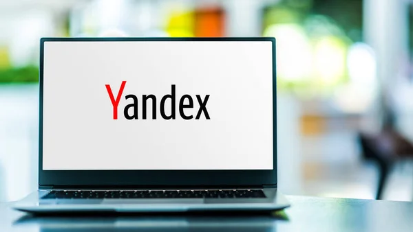 Poznan Pol Mar 2021 Computador Portátil Que Apresenta Logótipo Yandex — Fotografia de Stock