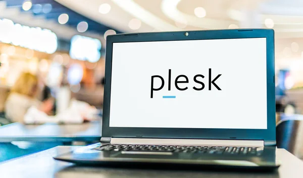 Poznan Pol Jan 2021 Laptop Számítógép Plesk Egy Kereskedelmi Web — Stock Fotó