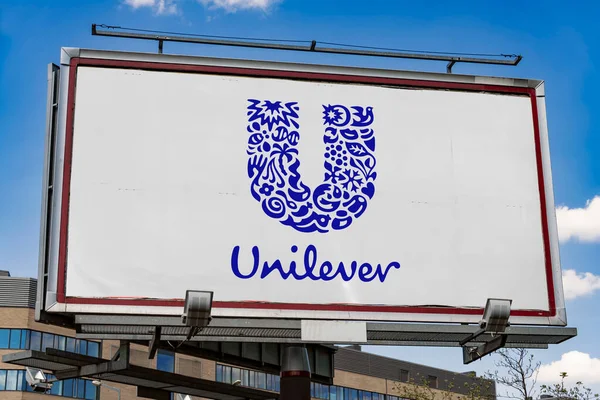 Poznan Pol Mayo 2022 Cartelera Publicitaria Que Muestra Logotipo Unilever —  Fotos de Stock