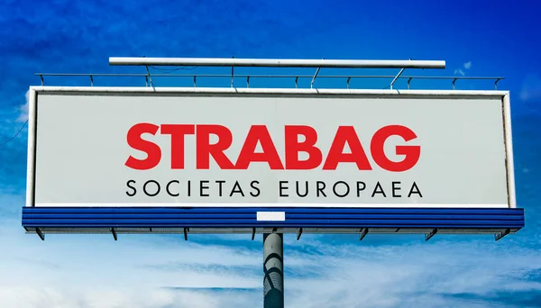 Poznan Pol 2022年5月1日 オーストリア スピタルに本社を置き ウィーンに本社を置くオーストリアの建築会社Strabag Seのロゴを表示する広告看板 — ストック写真