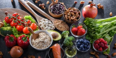 Kolesterol gıda ürünlerini düşürüyor. Yüksek yoğunluklu lipoprotein diyet seviyeleri artıyor.