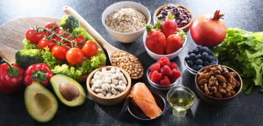 Kolesterol gıda ürünlerini düşürüyor. Yüksek yoğunluklu lipoprotein diyet seviyeleri artıyor.