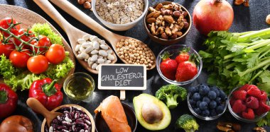 Kolesterol gıda ürünlerini düşürüyor. Yüksek yoğunluklu lipoprotein diyet seviyeleri artıyor.