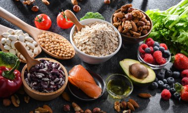 Kolesterol gıda ürünlerini düşürüyor. Yüksek yoğunluklu lipoprotein diyet seviyeleri artıyor.