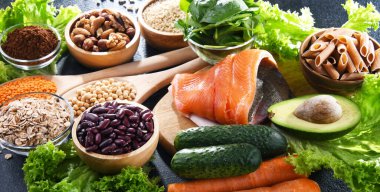 İnsülin ve kan şekeri seviyelerinin dengelenmesi için gıda ürünleri öneriliyor. Diyabet diyeti